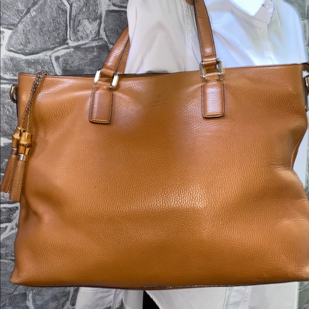 Gucci Large Tan Leather Tote with Tassel - Picture 4 of 17